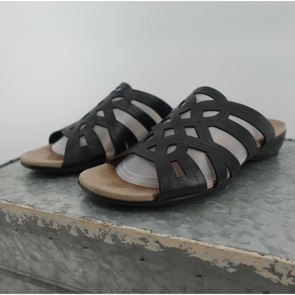 Munro American Black Leather Laser Cut‎ Slide Sandals Low Wedge Mules Womens 8.5